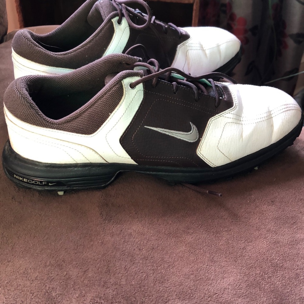 NIKE GOLF SHOES. SIZE 9